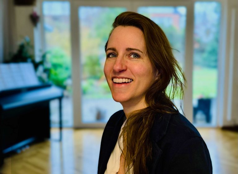 Ein Porträtbild von Claudia Neuberger